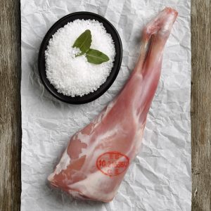 PIERNA DE CABRITO LECHAL